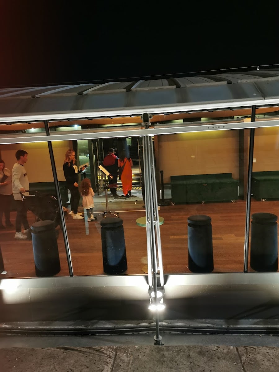 Chez Mila - Bar & restaurant dans un bateau sur les quais de Seine