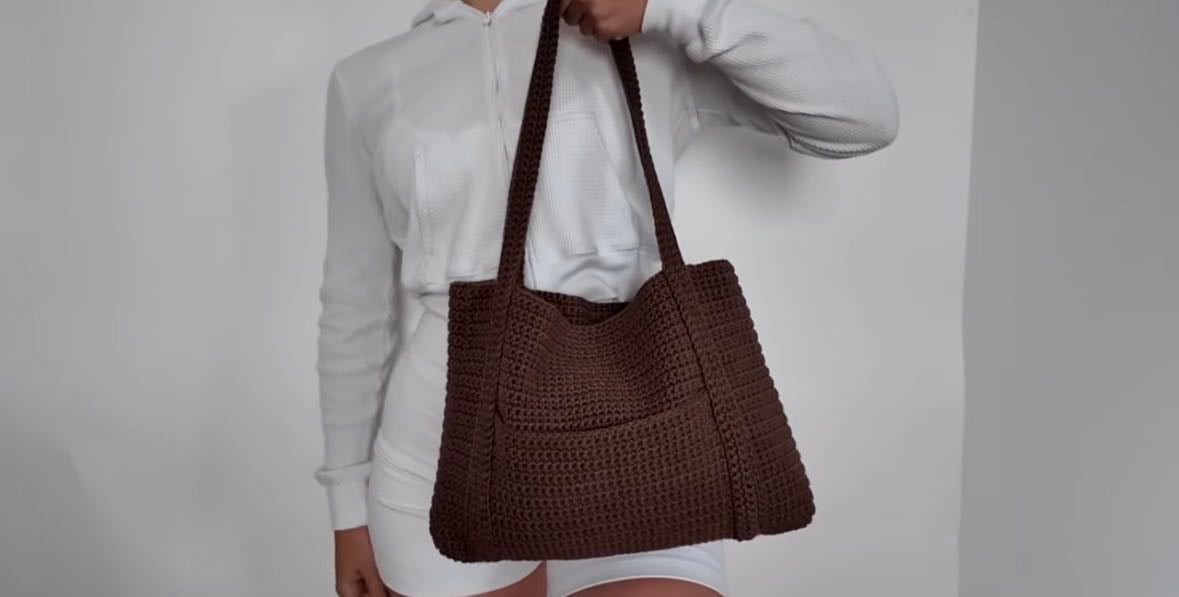 Tote bag with pocket