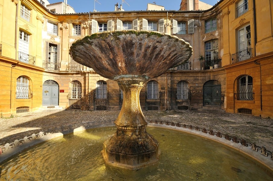 Place d'Albertas - Tourist Attraction 路 Provence-Alpes-C么te d'Azur, Aix-en-Provence