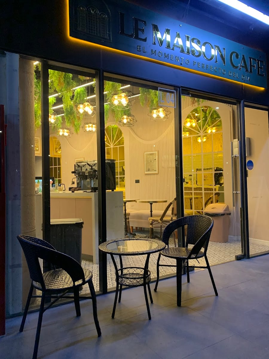 Le Maison Café