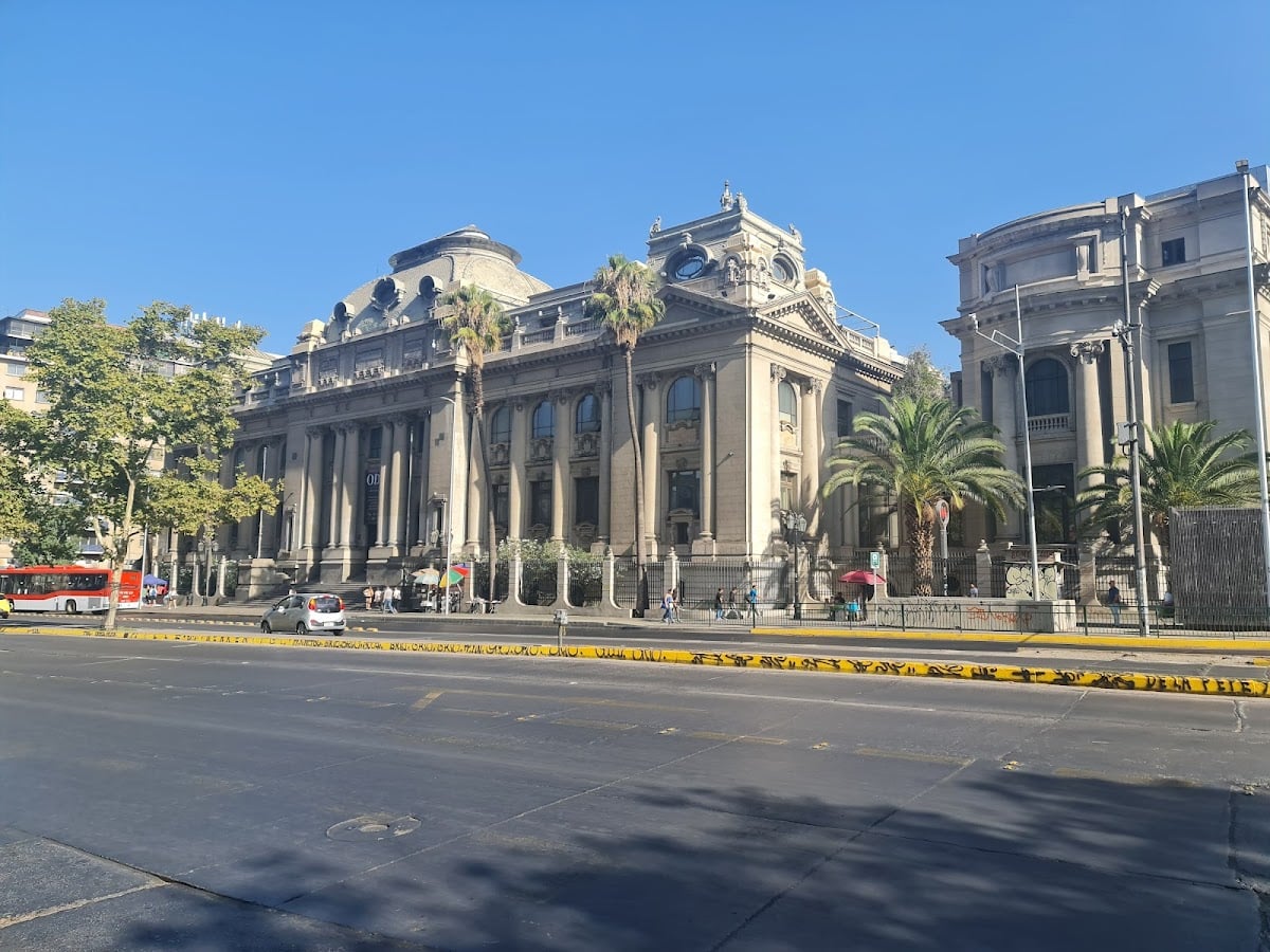 Biblioteca nacional de Chile - Horarios lunes a viernes de 9:15am a 6:00pm