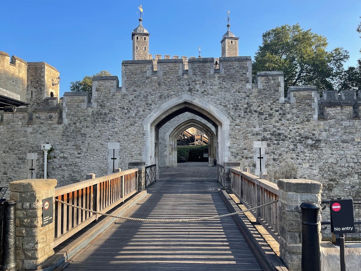 Tower Bridge (Where midnight memories was filmed) - From Midnight memories music vid ,i kept singing this the whole time we were on it 🤭