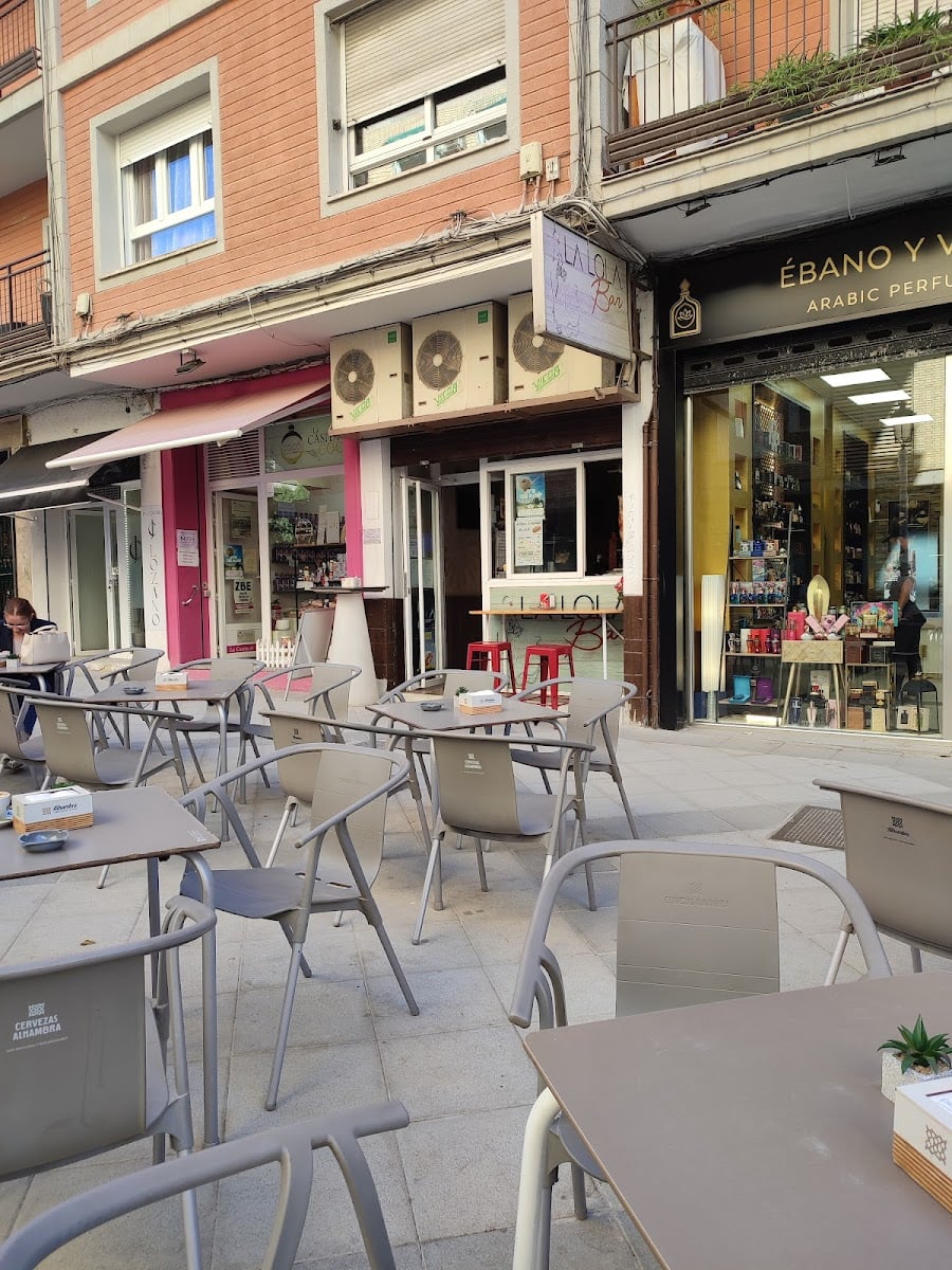 La Lola Bar