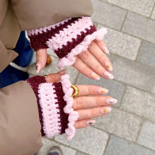Ruffle wrist gloves - By Howrad studios