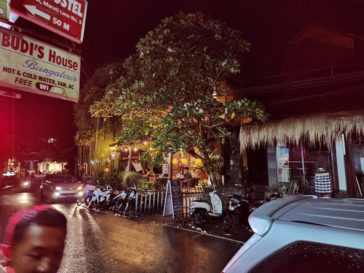 Jalan Dewisita - Street/ Outdoor Experience