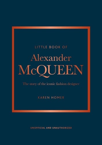 The Little Book of Alexander McQueen: The story of the iconic brand (Little Books of Fashion, 20) - Karen Homer · 2023