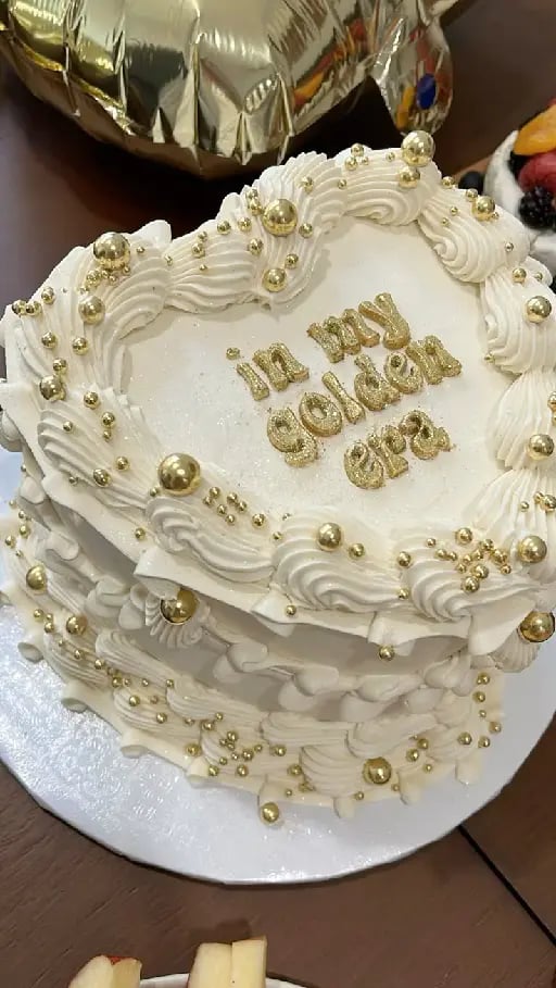 in my golden era - esta frase con velitas de veintiséis se vería muy cute