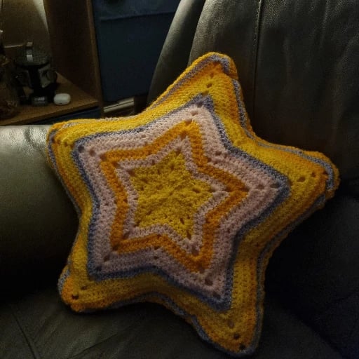 star pillow - necesito una para sobrevivir a esta vida amarga ok