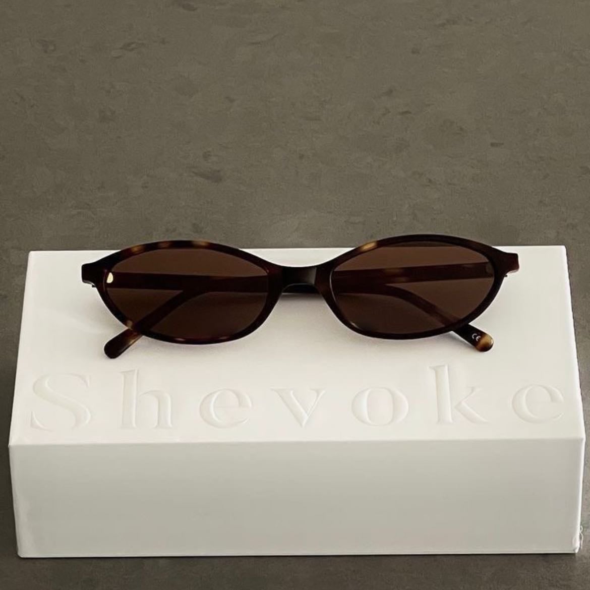 SHEVOKE “Zulu” Tortoise - La silueta está única y timeless !