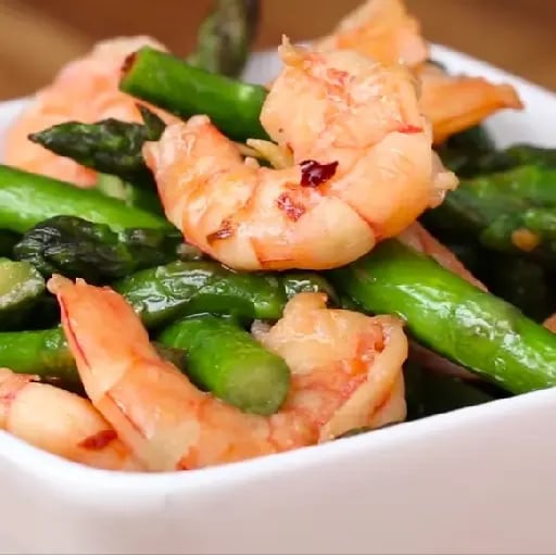 Camarones con espárragos - By Goodful