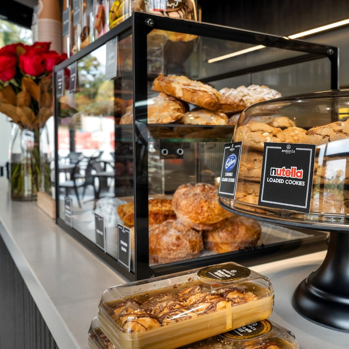 Andonis Cafe & Bar