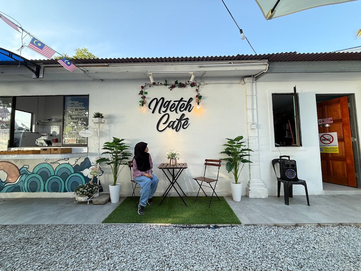 Ngeteh Cafe - kampung pantai