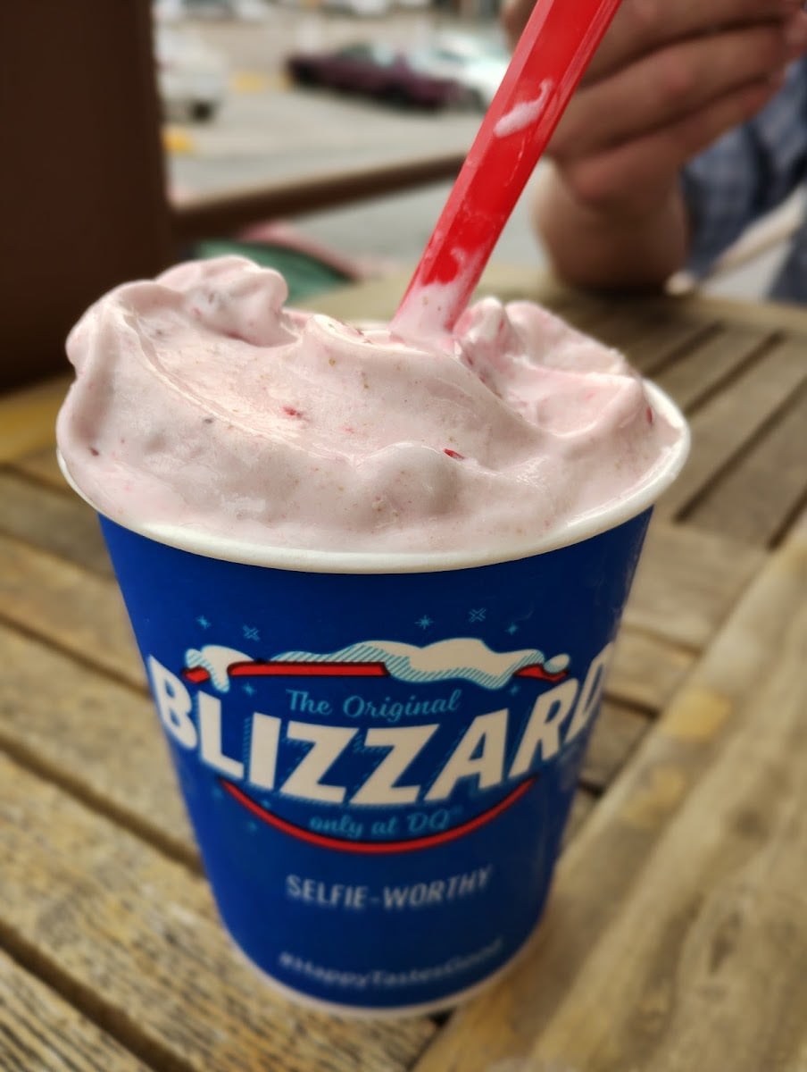 Dairy Queen Politécnico - Mi favorito: Blizzard Reese's y Pastel de Helado Choco Fresa.