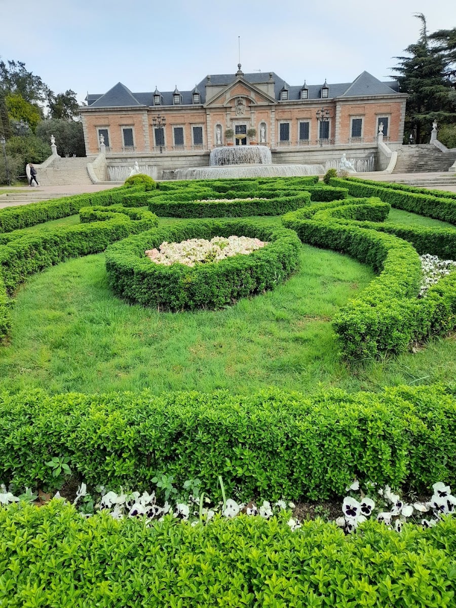 Jardins de Joan Maragall - Un parque ideal para pasear, estirarse o hacer lo que queráis. Súper bonito de ver y muy relajante.