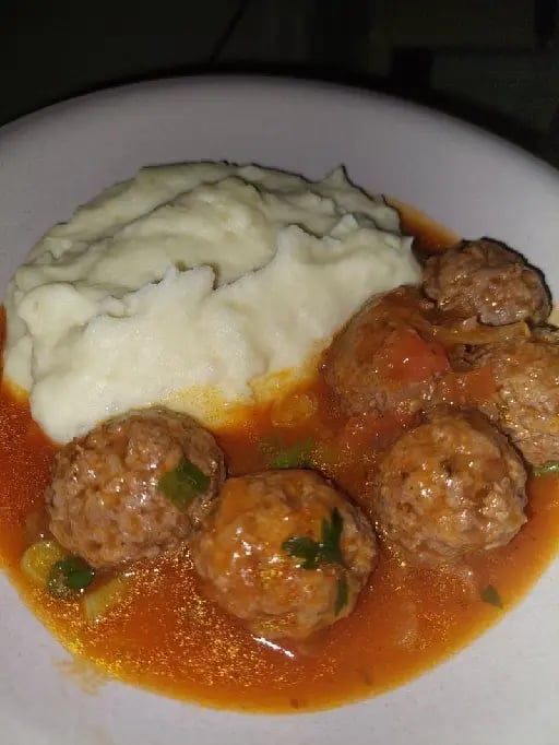 Pure con albondigas