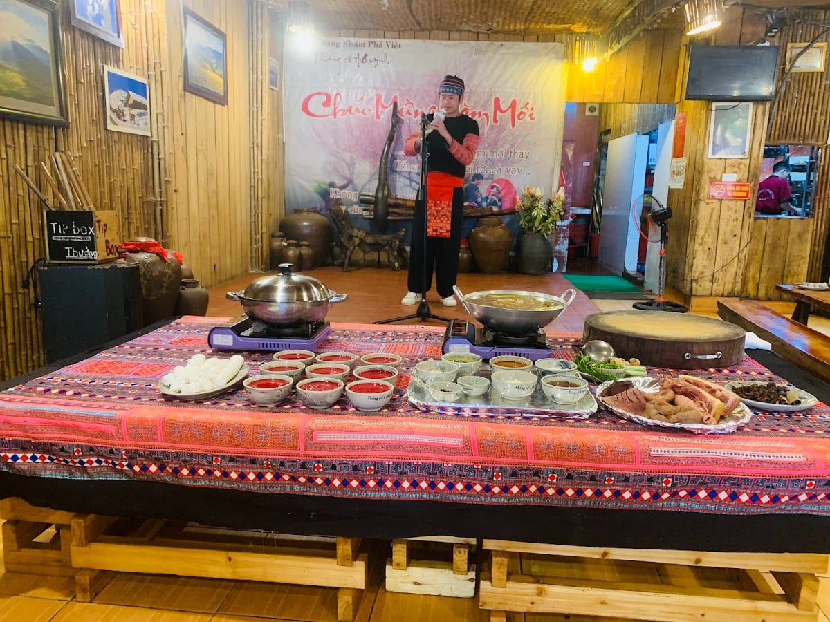 Thắng Cố A Quỳnh - nhà hàng Khám Phá Việt