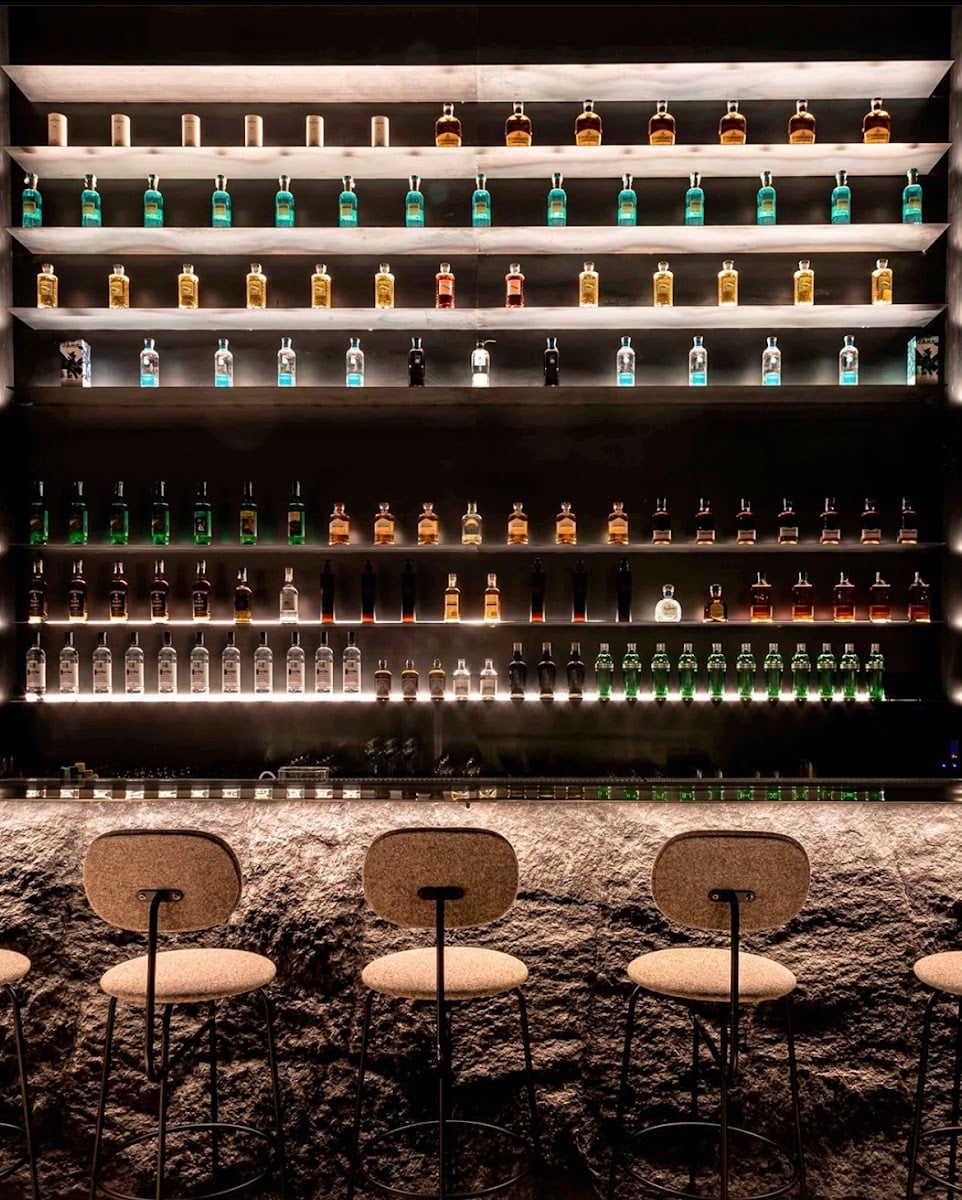 Six Restaurant Club