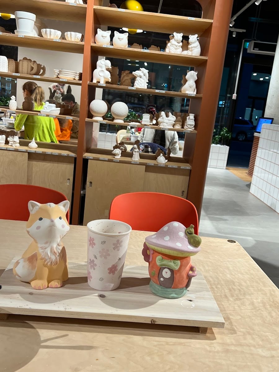 Bonbon Pottery Cafe - Royal Wharf London