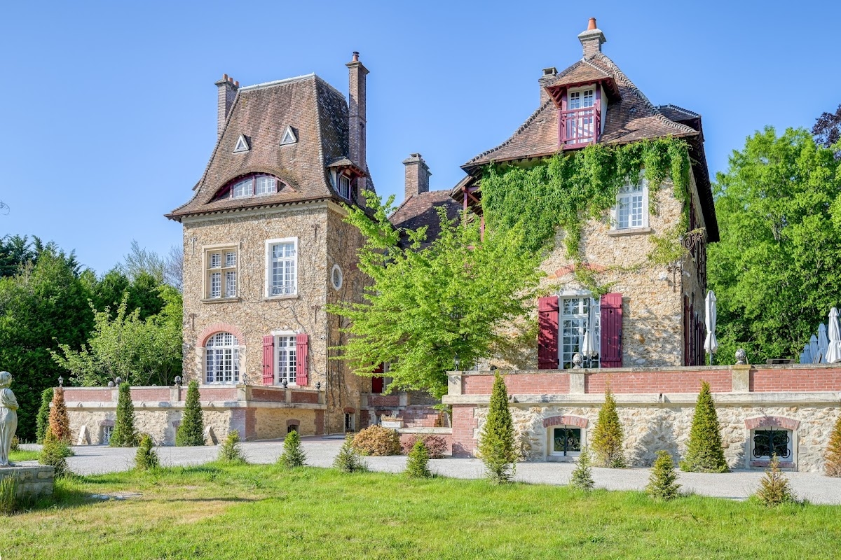 Le Petit Château de Barbizon au Bois du Mée (Chambres & Gîtes/Maisons)