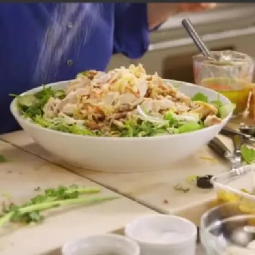 Ensalada Waldorf de pollo y espinaca - By Food Network latinoamerica