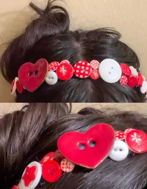 Making a bow out of buttons