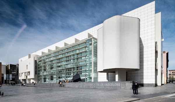 MACBA - gratis los sábados a partir de las 16:00.