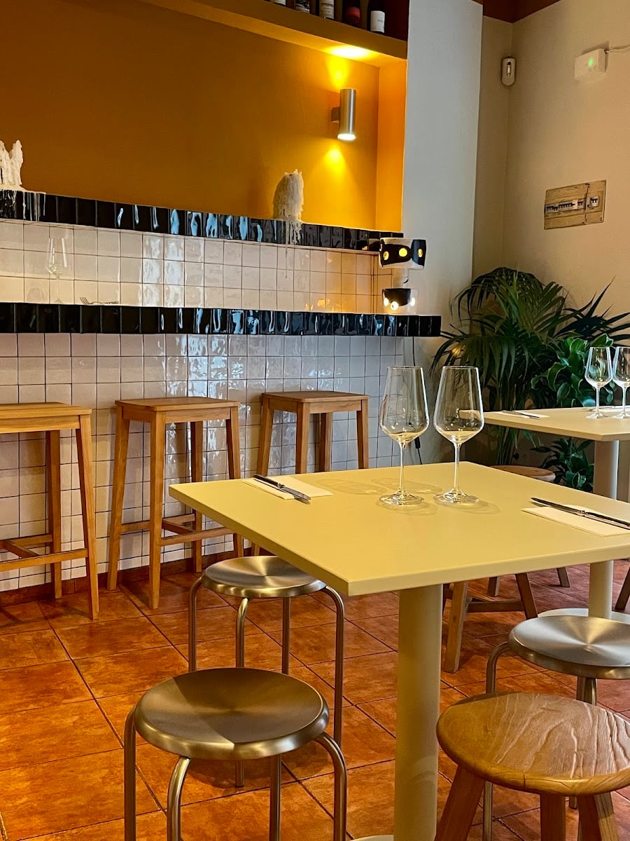AMIS - Vinos naturales y tapas