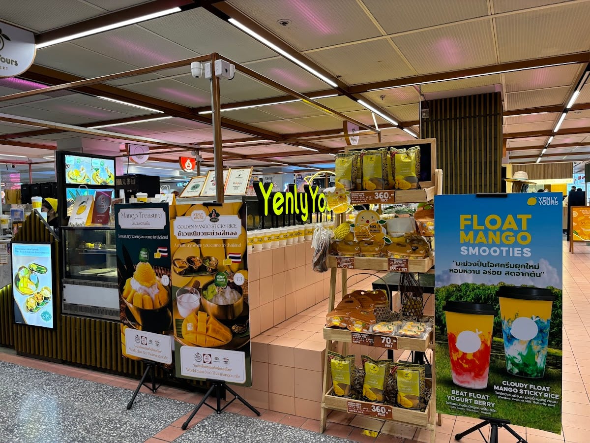 Yenly yours @Central world
