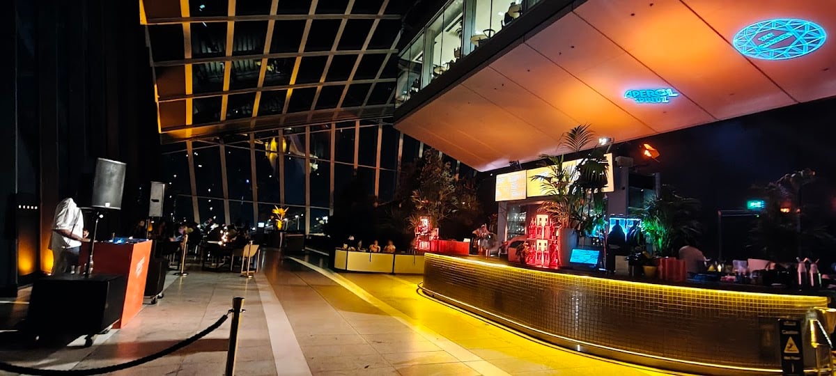 Sky Pod Bar