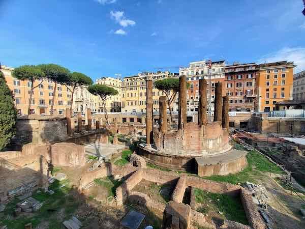 Largo di Torre Argentina
