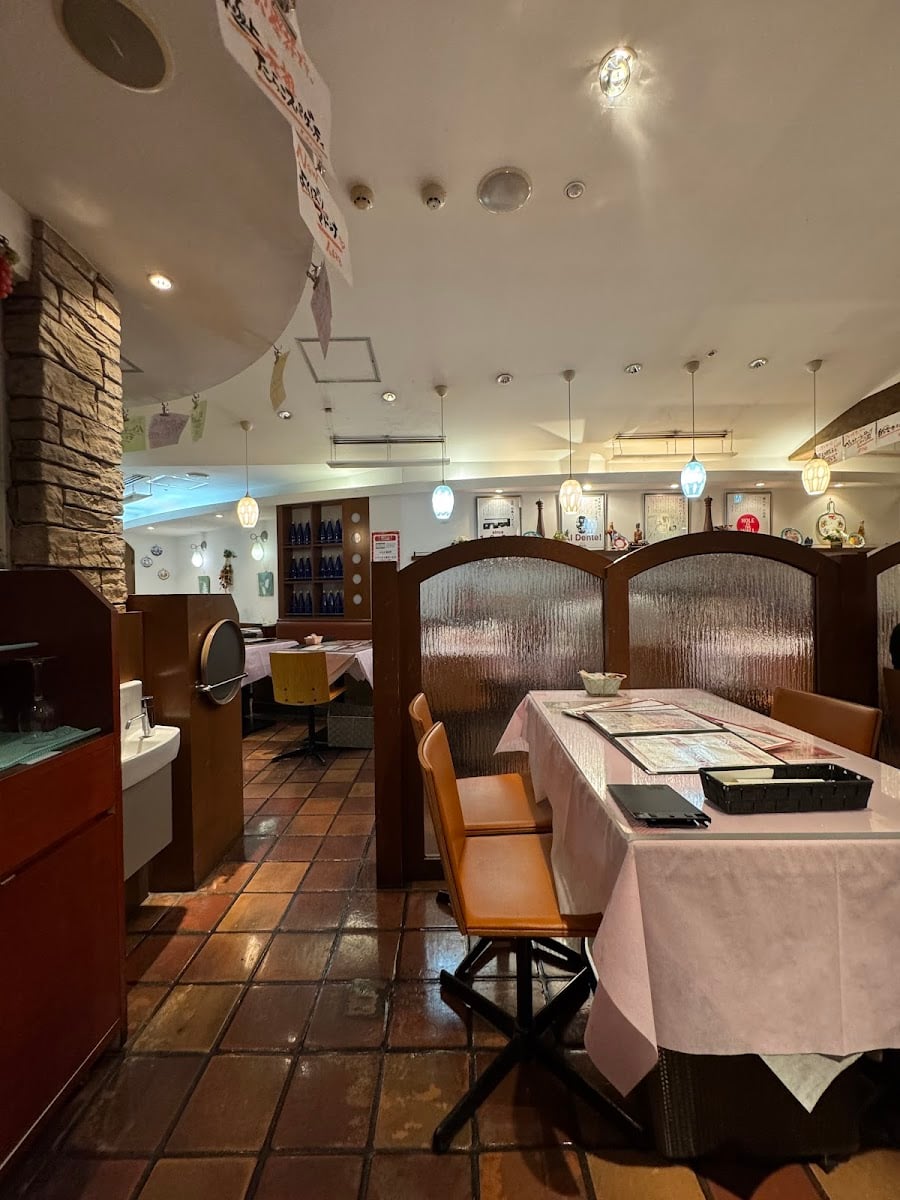 壁の穴 梅田HEPナビオ店