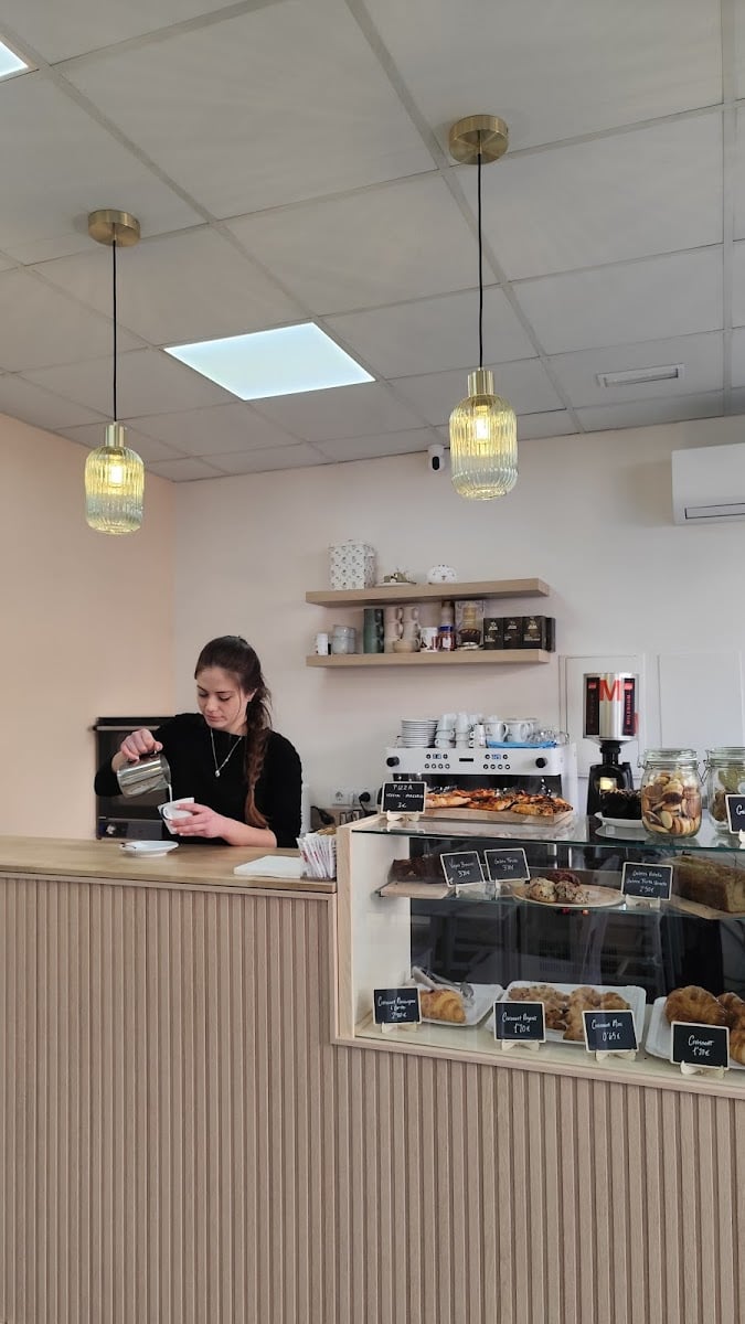 Momotaro cat cafe - Sabadell