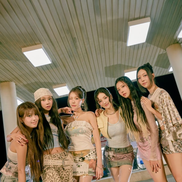 MOMOLAND - Artist