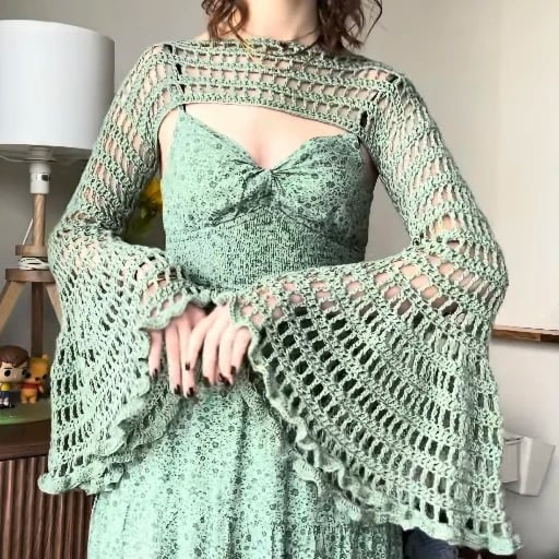 Bellsleeve Shrug