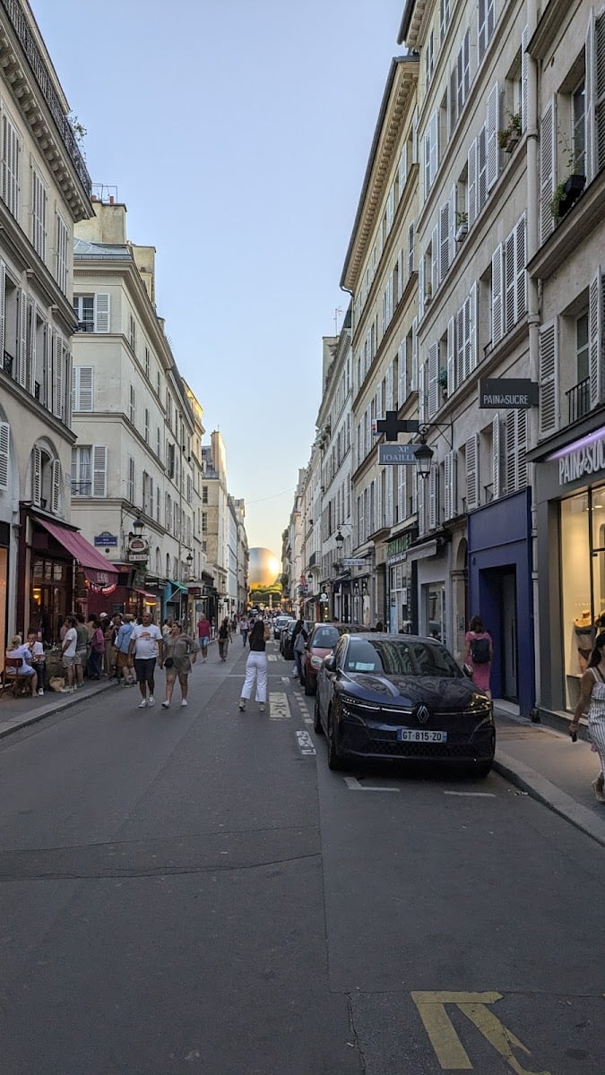 213 Rue Saint-Honoré - YSL Store 5€ lighter