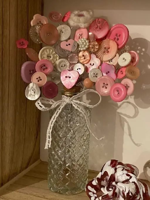 A bouquet out of buttons