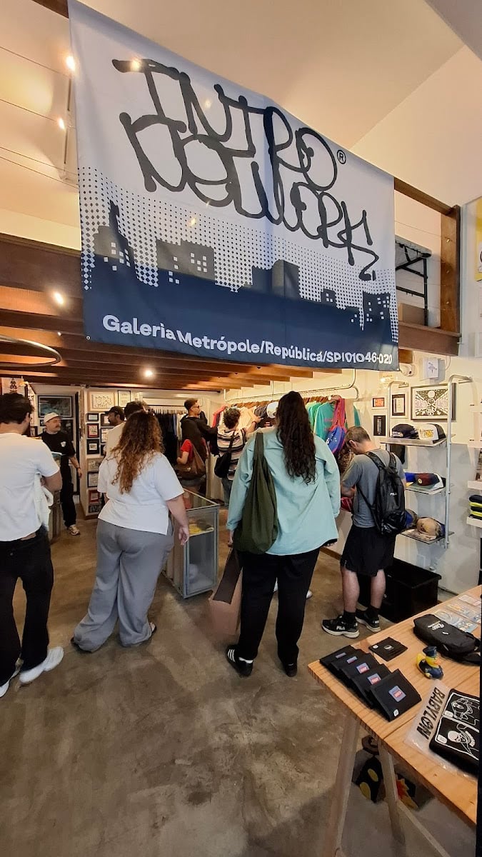 Intro Store - HUBIK® / Ease Clothing - camisetas vintages