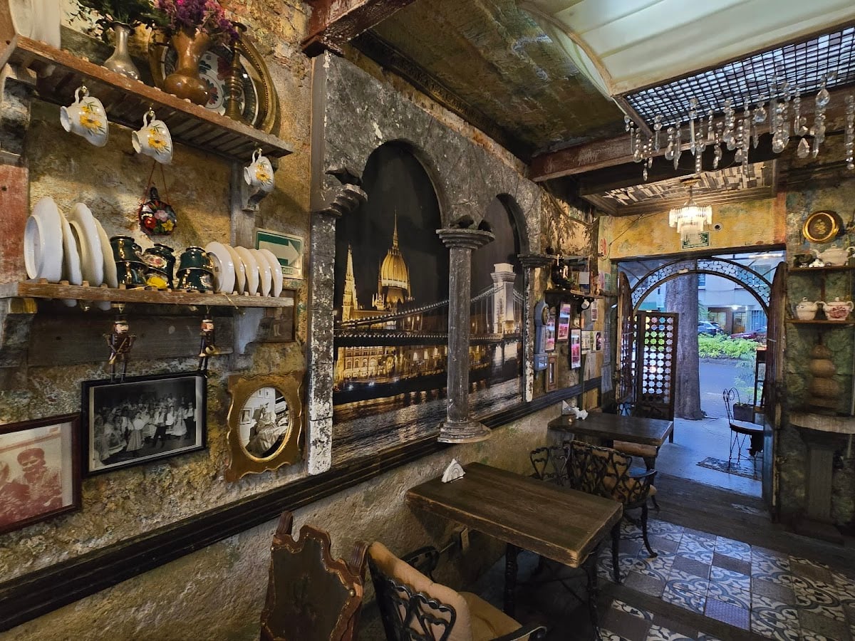 Budapest Café Cukrászda - Cafetería Húngara