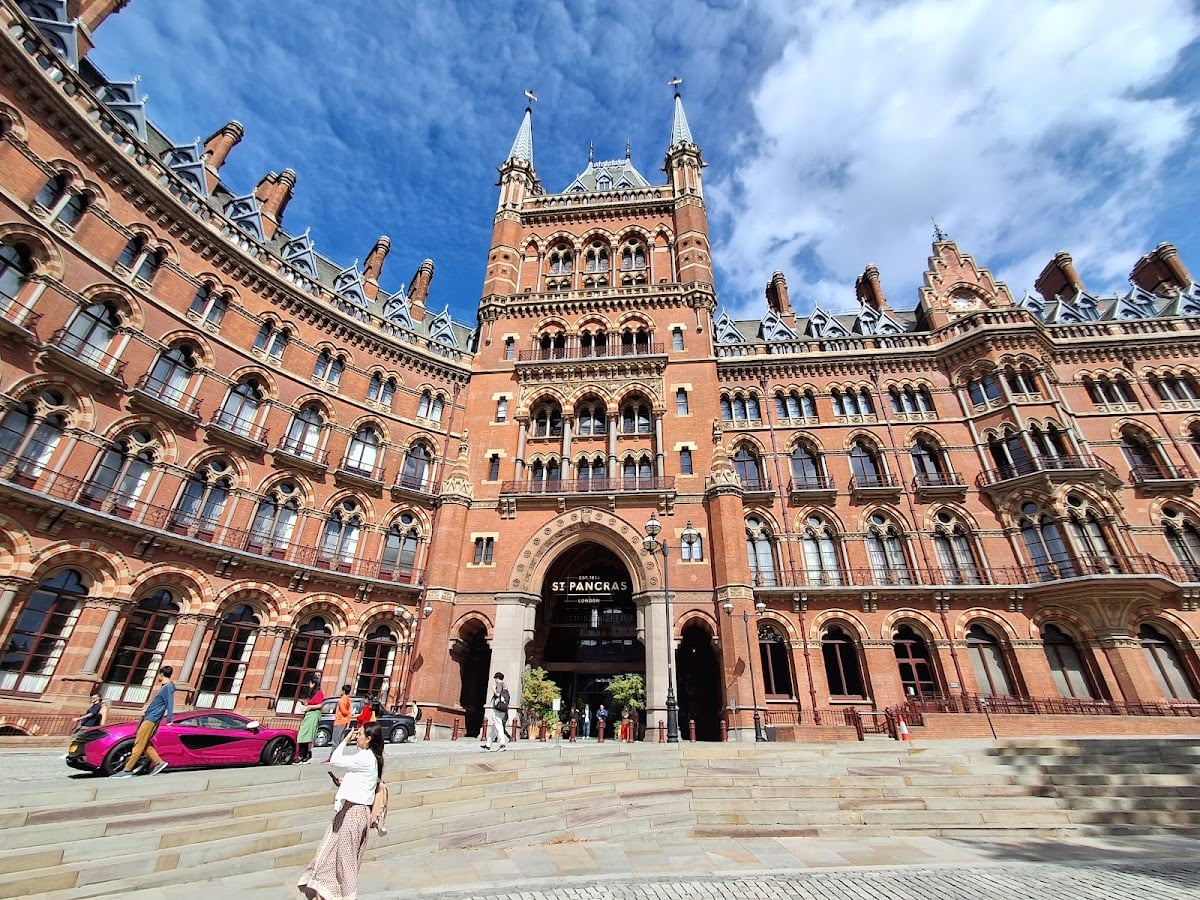 St Pancras hotel - staircase
