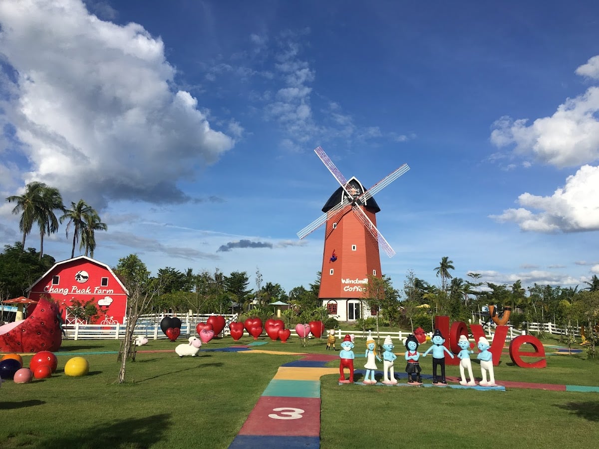 Chang Puak Camp Damnoen Saduak