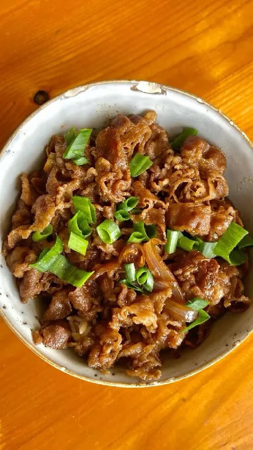 Gyudon - tazรณn de carne de res