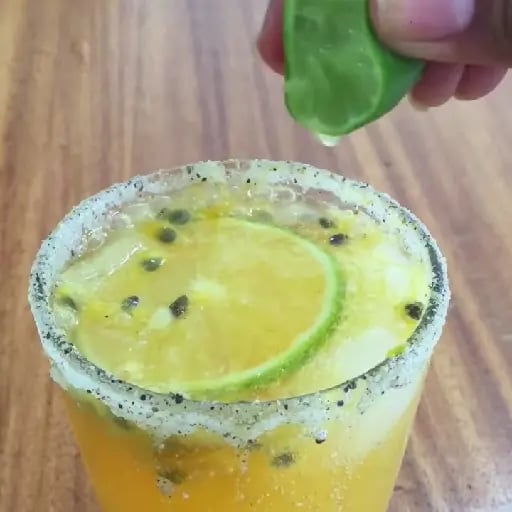 Michelada de maracuya - By Valeria cocinera