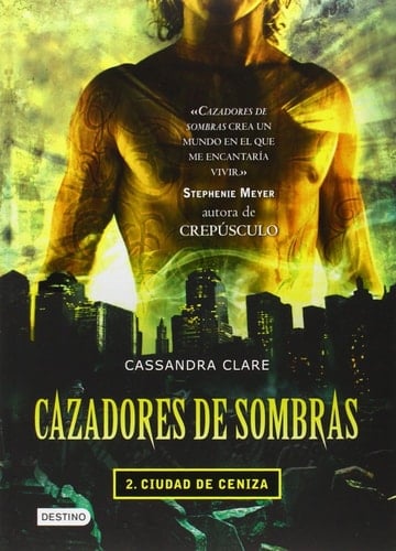 Cazadores de Sombras - Ciudad de Ceniza - Cassandra Clare · 2010