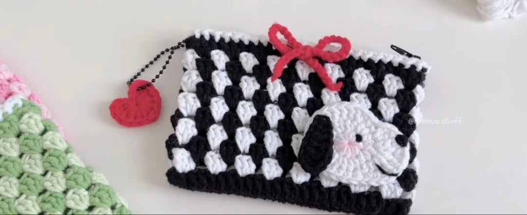 Snoopy pouch
