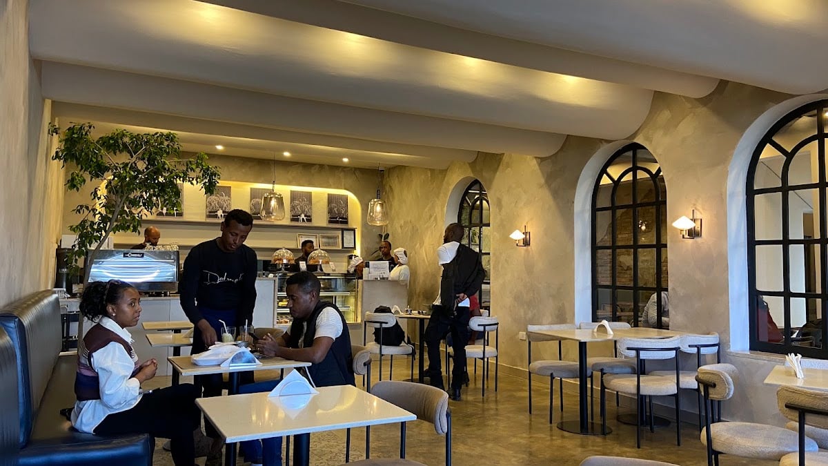 Delmela CafƩ and Restaurant