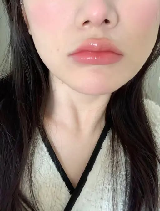 Hidratar labios - Puedes usar vaselina o pomada para labios