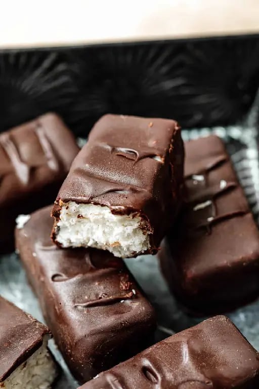 coco chocolate bars - barritas de chocolate rellenas de coco rallado