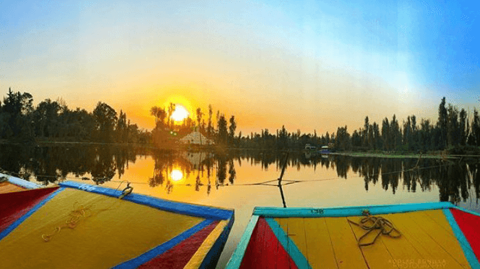 TRAJINERAS Y LUNADAS POR LOS CANALES DE XOCHIMILCO