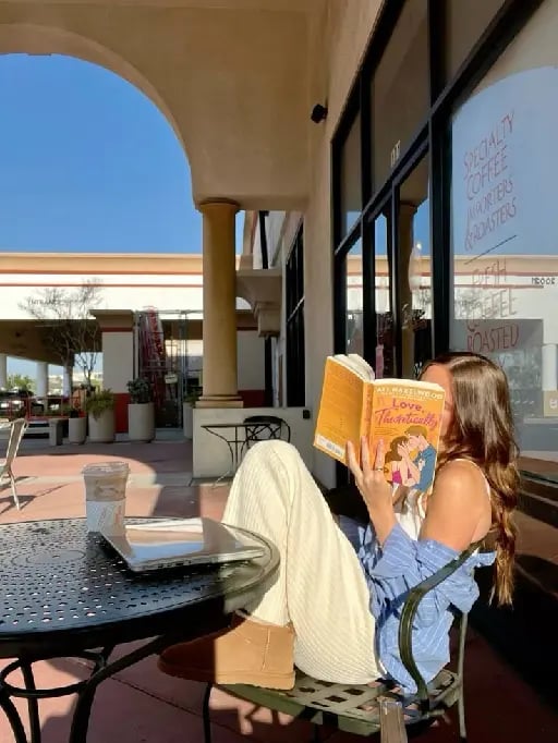 Ir a un cafe y leer un libro tranquila
