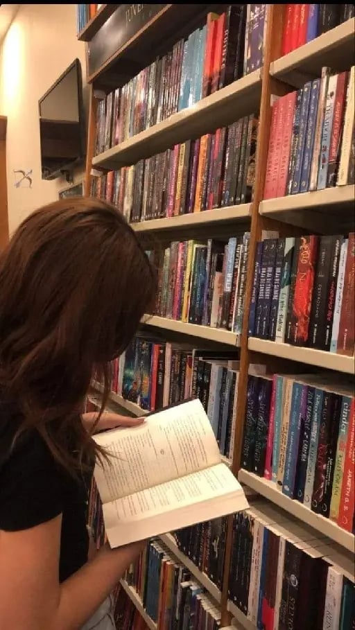 Ir a una biblioteca a leer